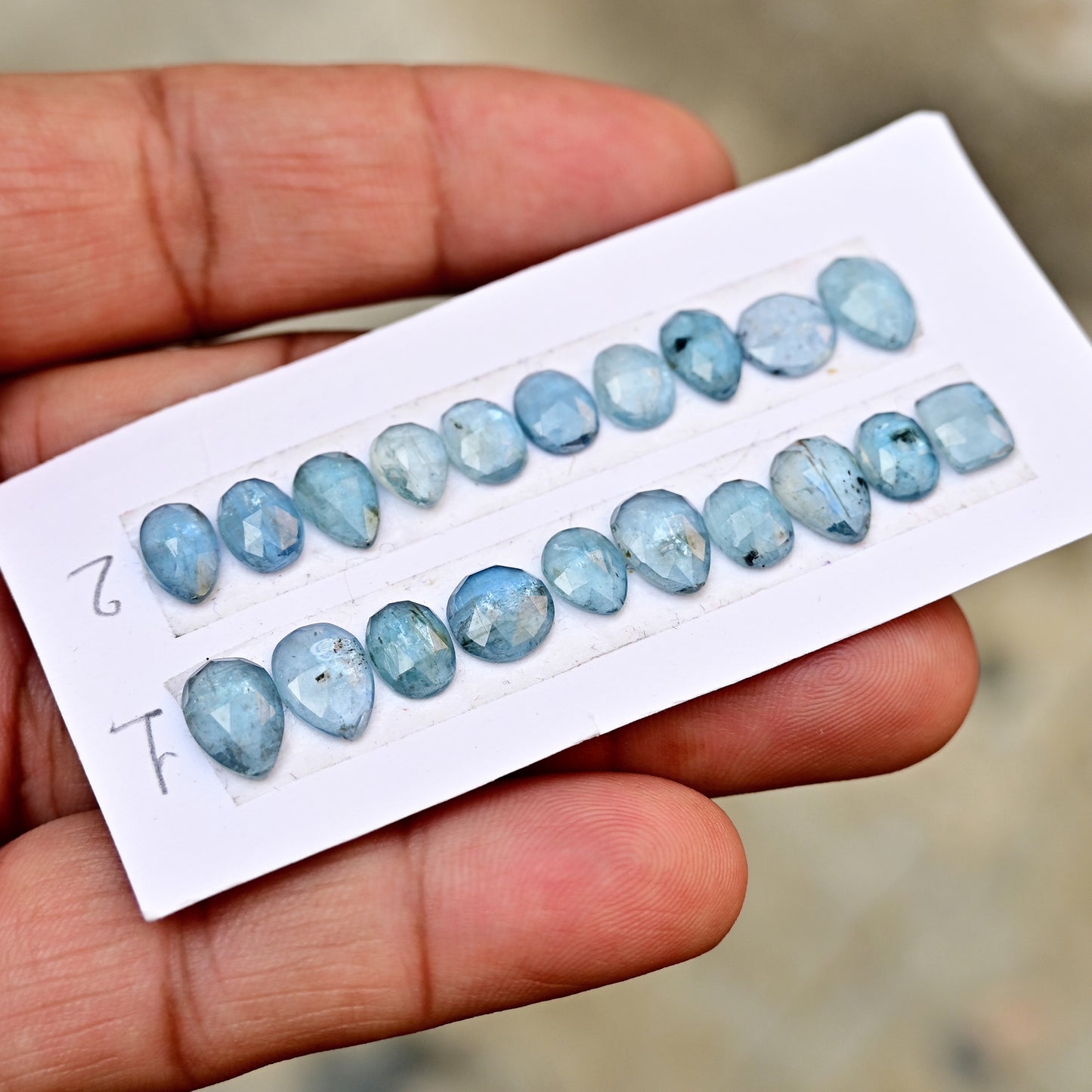 35,60 ct. Aquamarin-Kyanit, 6 x 12 mm, Rosenschliff, Baguetteform, Edelsteinklasse AA, Paket – insgesamt 15 Stück.