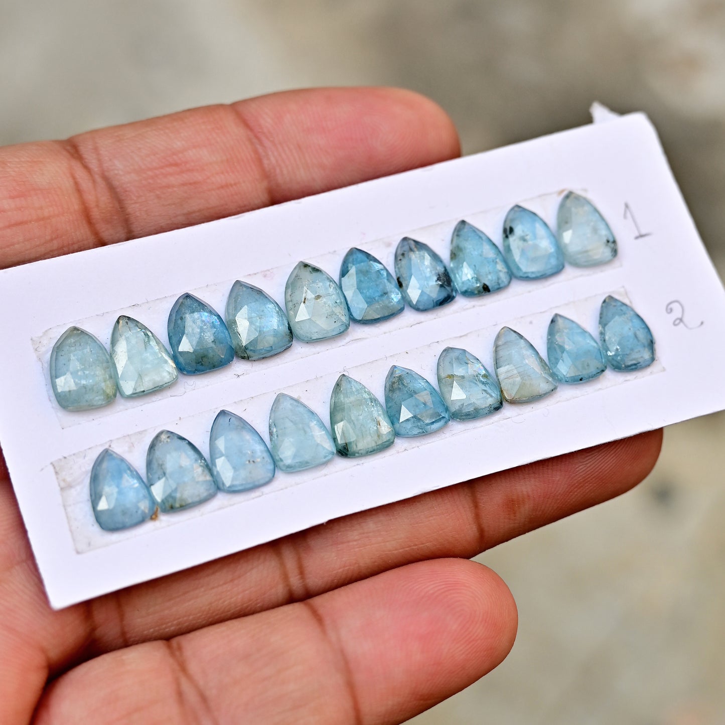 35,60 ct. Aquamarin-Kyanit, 6 x 12 mm, Rosenschliff, Baguetteform, Edelsteinklasse AA, Paket – insgesamt 15 Stück.