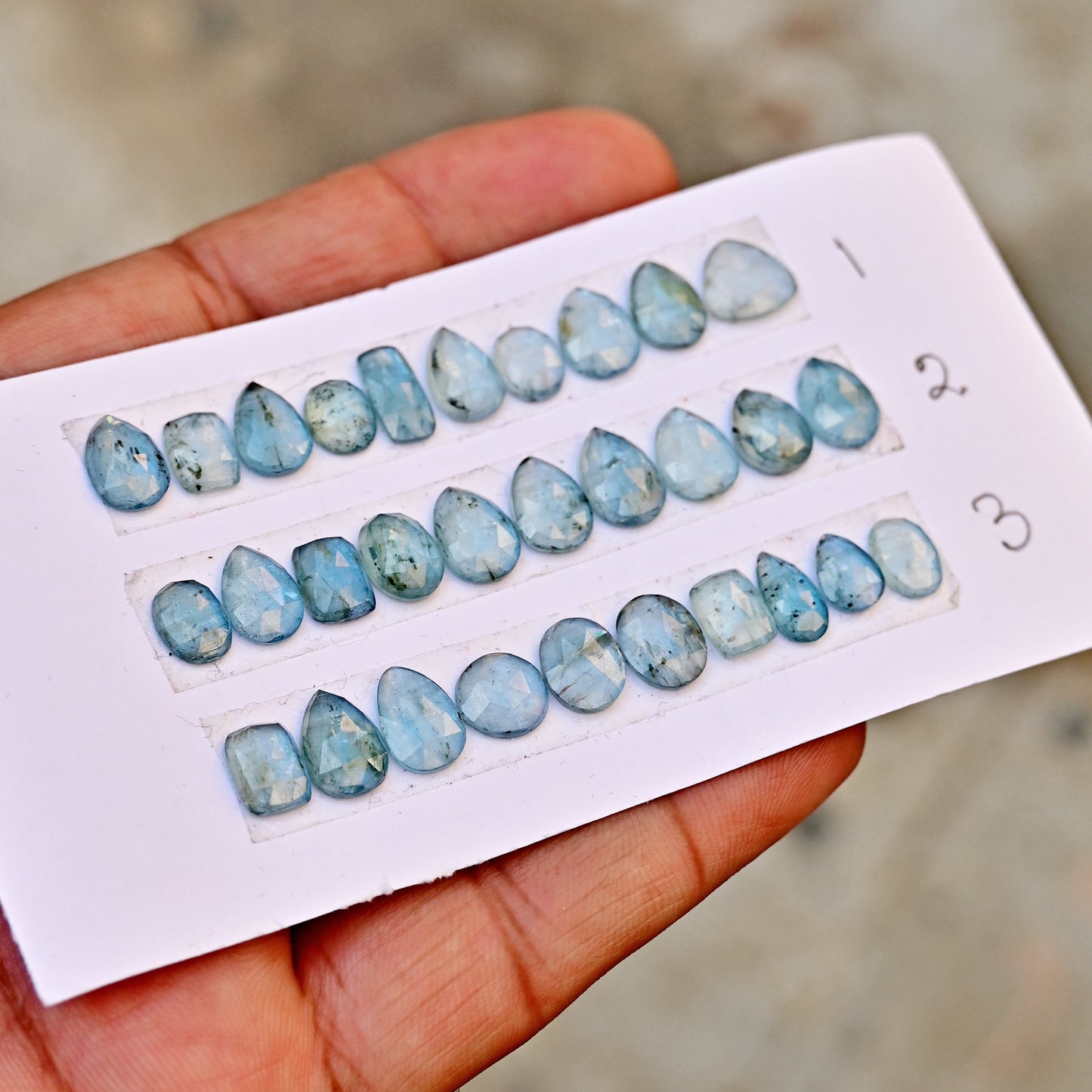 35,60 ct. Aquamarin-Kyanit, 6 x 12 mm, Rosenschliff, Baguetteform, Edelsteinklasse AA, Paket – insgesamt 15 Stück.