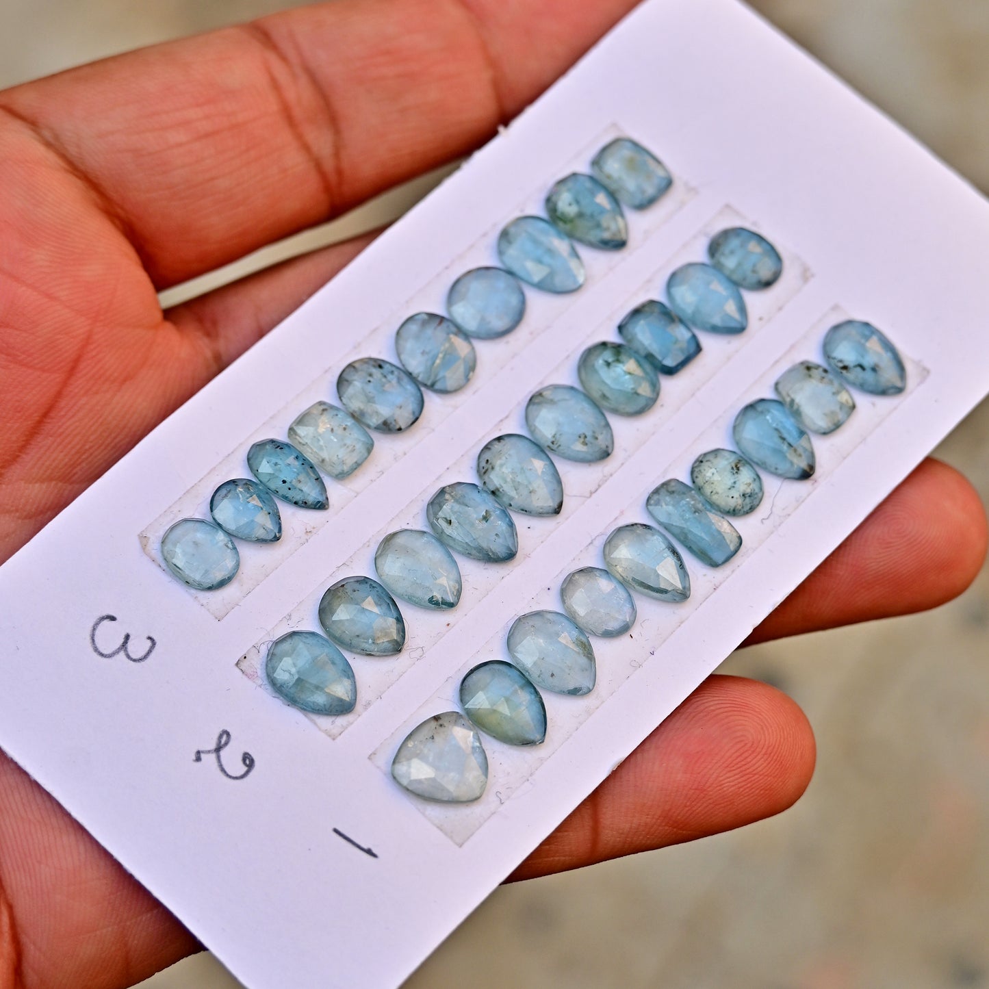 35,60 ct. Aquamarin-Kyanit, 6 x 12 mm, Rosenschliff, Baguetteform, Edelsteinklasse AA, Paket – insgesamt 15 Stück.