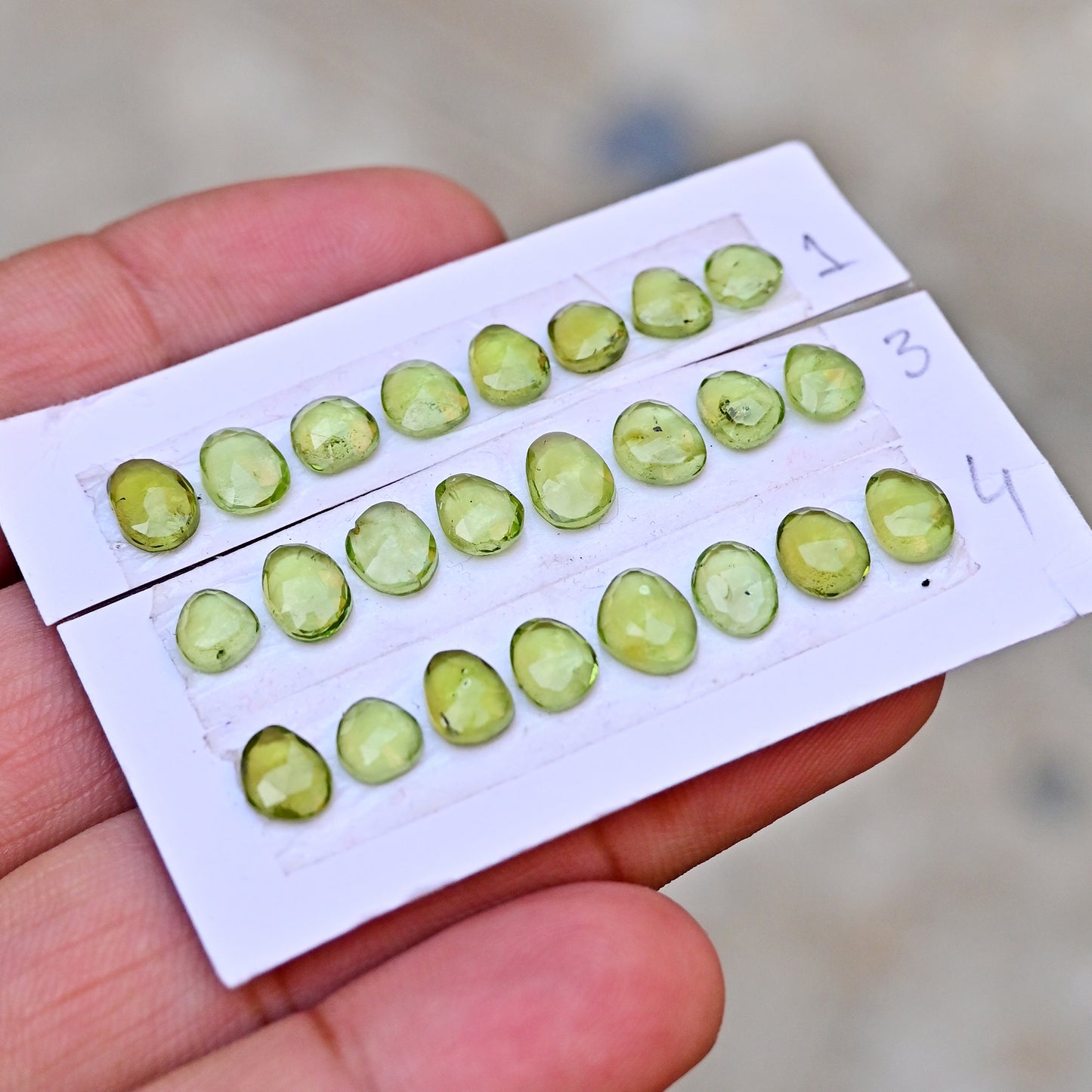 14,2 ct Peridot glatter Cabochon 7 x 7 mm – 6 x 6 mm runde Form AA-Grade-Edelstein-Paket – insgesamt 10 Stück