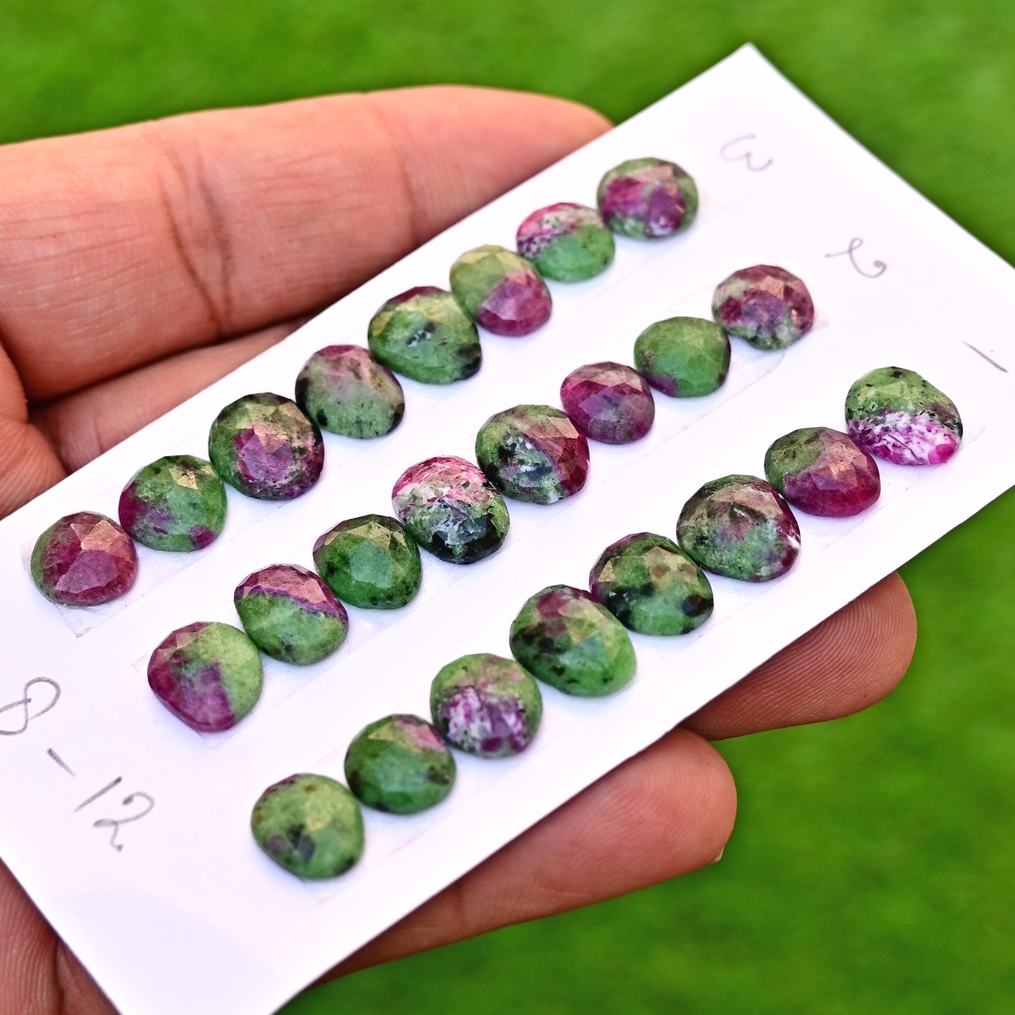 54,70 ct Rubin-Zoisit im Rosenschliff, 10 x 13 mm, 9 x 12 mm, Edelsteinpaket der Güteklasse AA – insgesamt 14 Stück