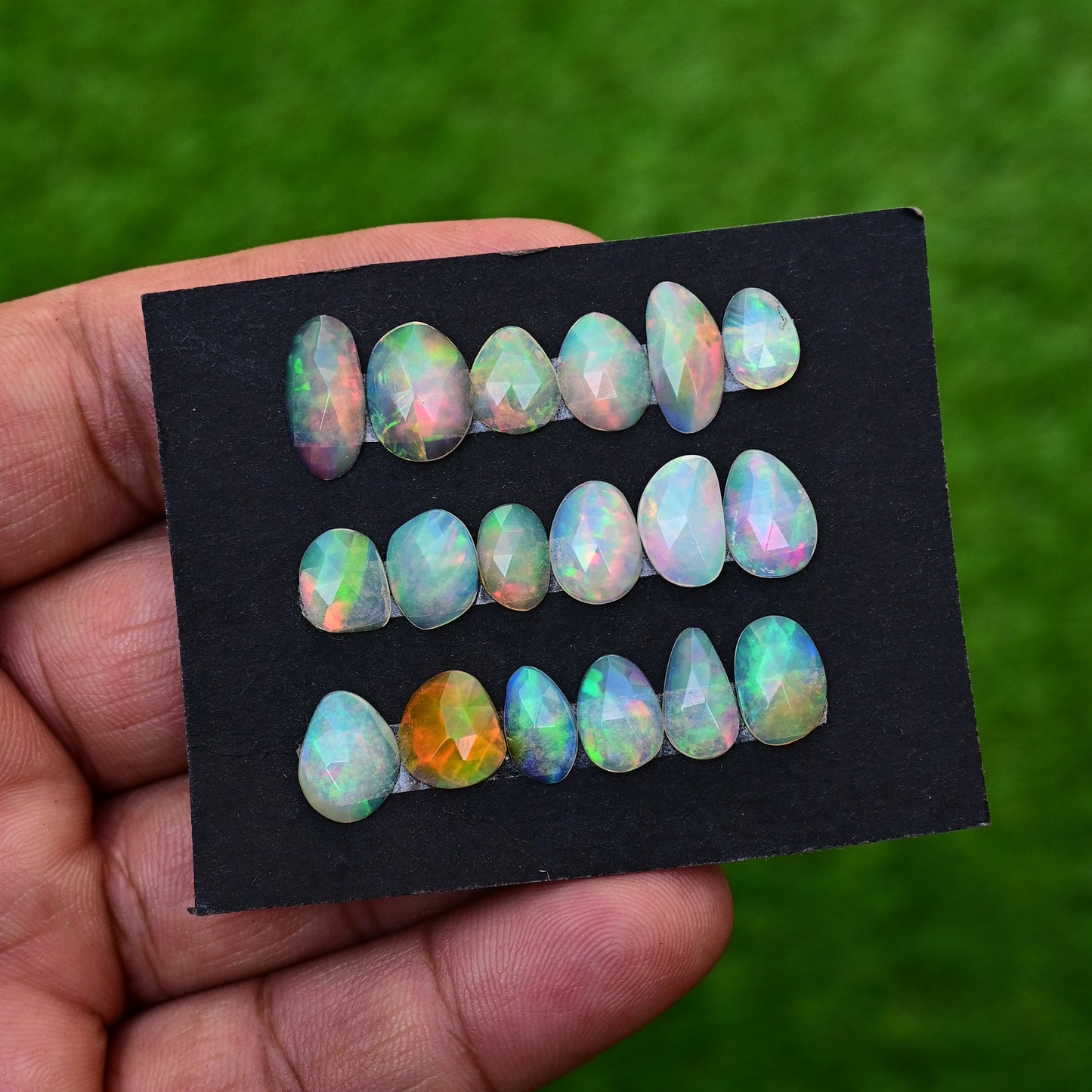 10x14mm - 12x13mm Aurora Opal Doublet Evil Eye Trilliant Form Schnitzerei zur Schmuckherstellung AA Grade Lose Edelstein - Einzelstück