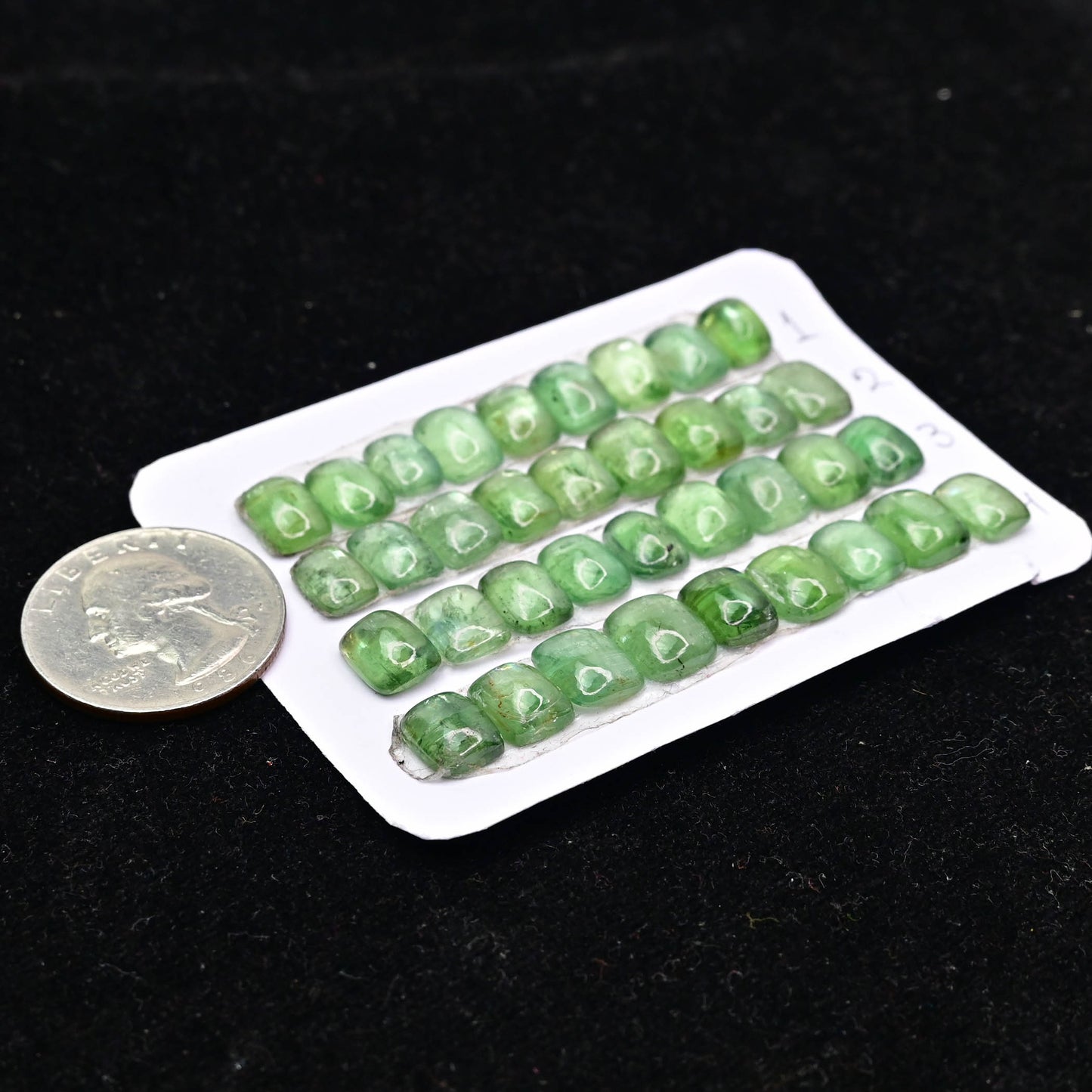 53,5 ct grüner Kyanit, glatter Cabochon, 9 x 7 mm – 8 x 16 mm, gemischte Form, Edelstein der Güteklasse AA, Paket, insgesamt 11 Stück