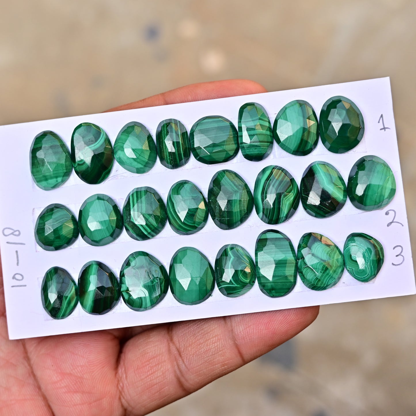 100 Karat glatte Malachit-Cabochons, 13 x 25 mm – 17 x 20 mm, Edelsteinpaket der Güteklasse AA, insgesamt 6 Stück