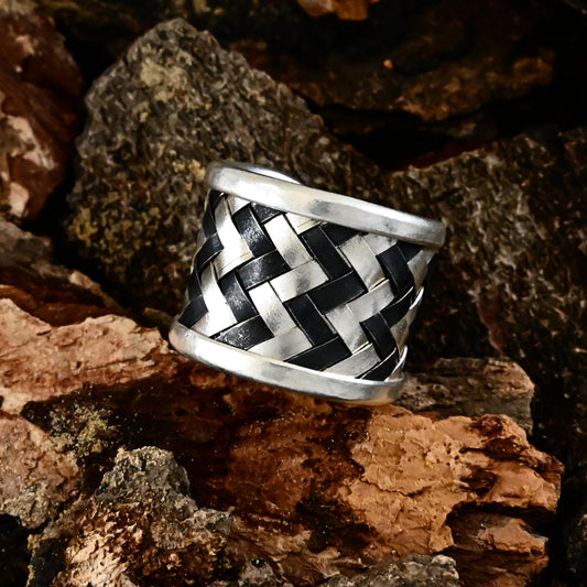 Black & White Wavy Ring