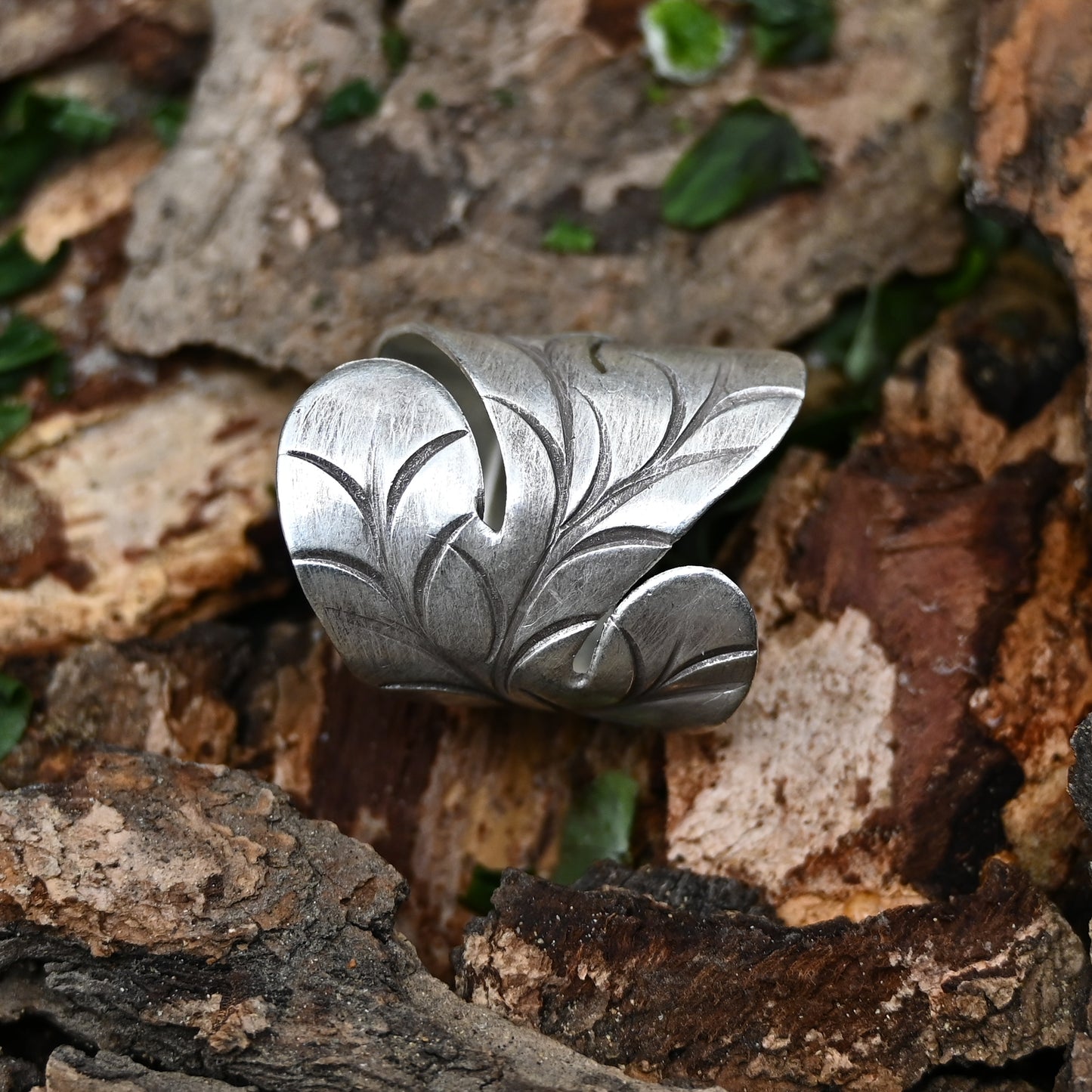 Hollow Flower Leaf Ring