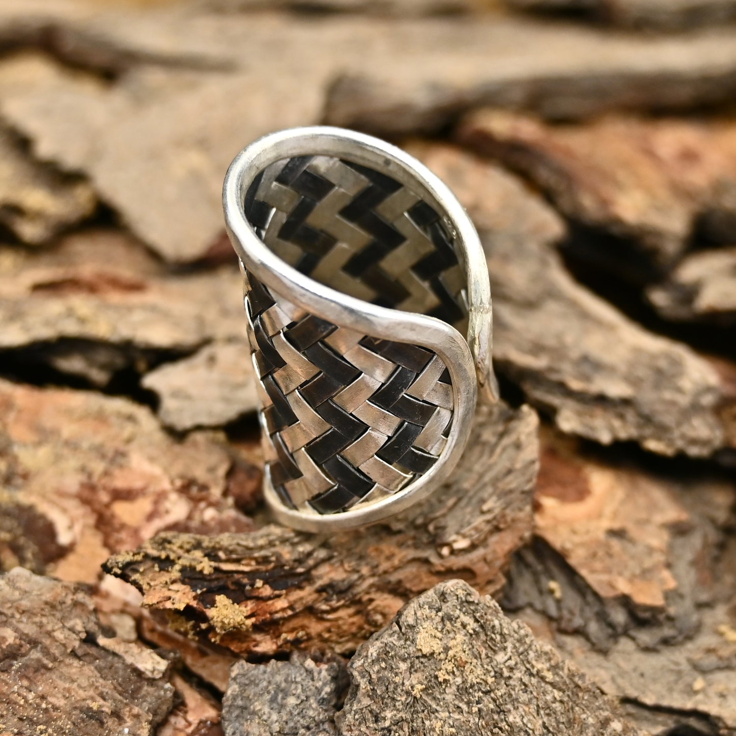 Wide Woven Ring in Black & White! ⚫⚪✨
