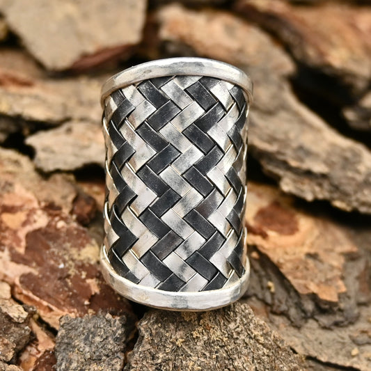 Wide Woven Ring in Black & White! ⚫⚪✨