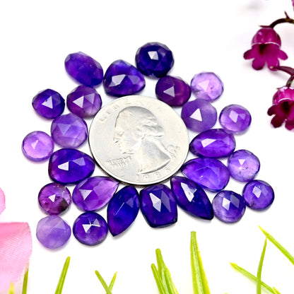 56,25 ct natürlicher Amethyst 7 x 14 mm – 8 x 10 mm Rosenschliff-Cabochon, freie Form, Edelsteinpaket der Güteklasse AA, insgesamt 24 Stück