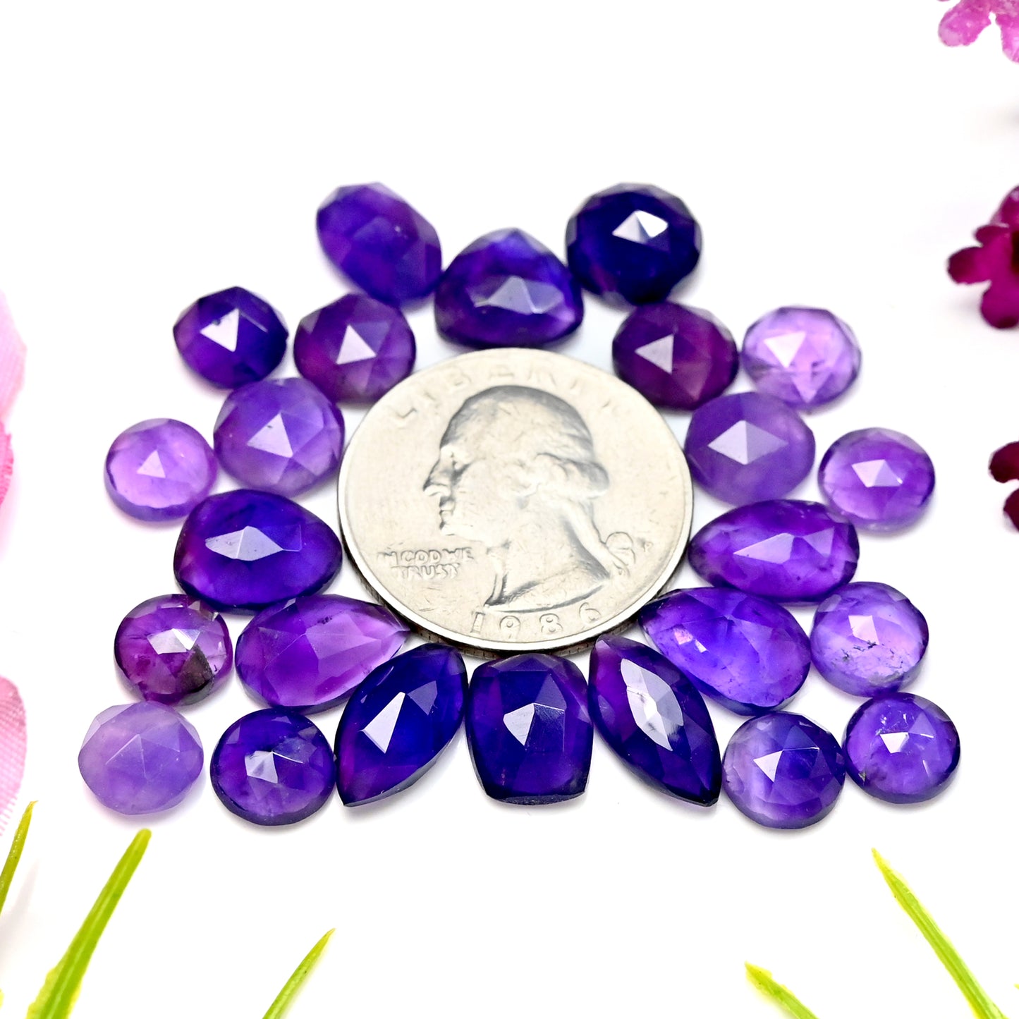 56,25 ct natürlicher Amethyst 7 x 14 mm – 8 x 10 mm Rosenschliff-Cabochon, freie Form, Edelsteinpaket der Güteklasse AA, insgesamt 24 Stück