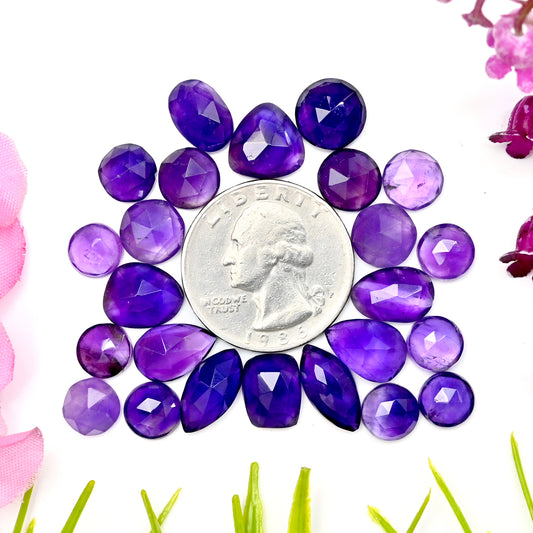 56,25 ct natürlicher Amethyst 7 x 14 mm – 8 x 10 mm Rosenschliff-Cabochon, freie Form, Edelsteinpaket der Güteklasse AA, insgesamt 24 Stück