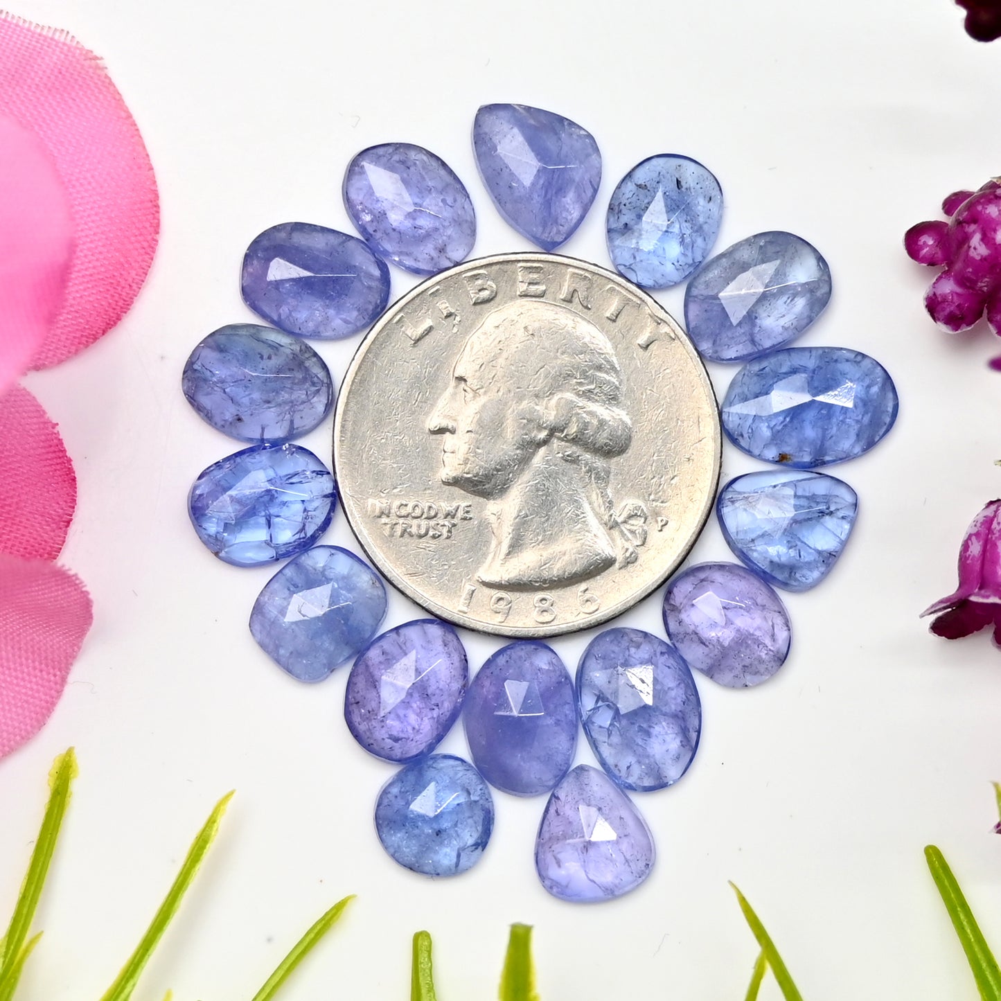 25 Karat Tansanit-Rosenschliff, 7 x 10 mm und 8 x 11 mm, Freiform, Edelstein der Güteklasse AA, Paket – insgesamt 16 Stück