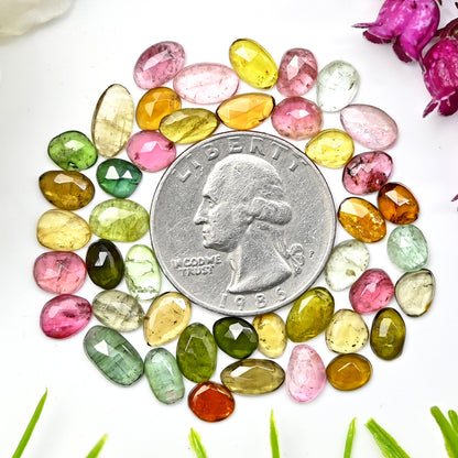 43 Karat Turmalin-Cabochons, 4 x 6 mm – 5 x 8 mm, Freiform, Edelsteinpaket der Güteklasse AA, insgesamt 43 Stück