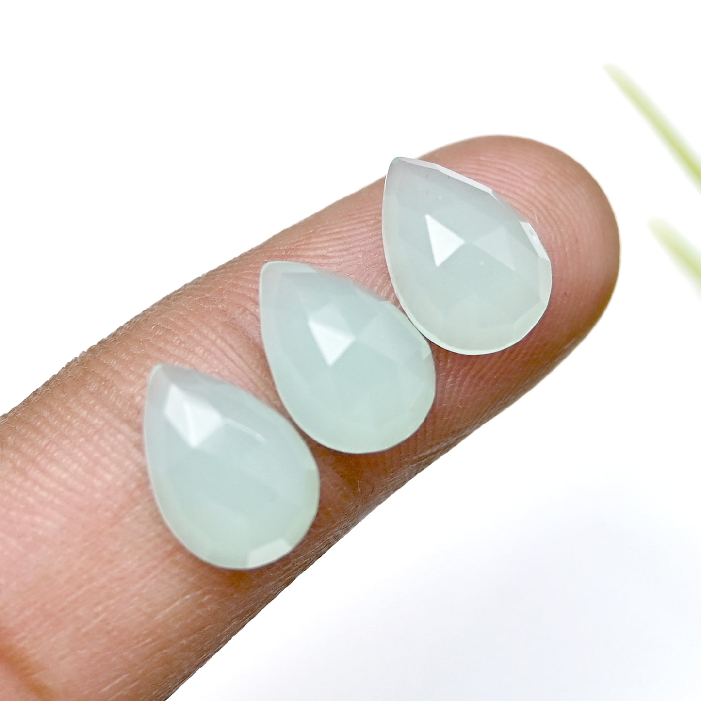 41,6 ct Peruanischer Chalcedon im Rosenschliff, 8 x 12 mm, Tropfenform, Edelsteinklasse AA, Paket – insgesamt 15 Stück