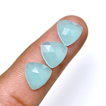 39,3 Karat Aquamarin-Chalcedon, Rosenschliff, 10 x 10 mm, Dreiecksform, Edelstein der Güteklasse AA, Paket – insgesamt 15 Stück