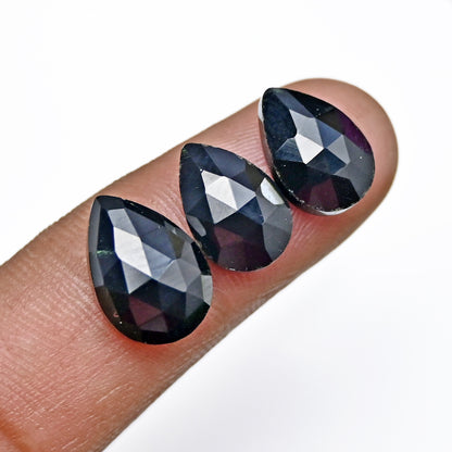 46,95 ct Schwarzer Onyx-Rosenschliff-Cabochon 8 x 12 mm, Tropfenform, Edelstein der Güteklasse AA, Paket – insgesamt 15 Stück