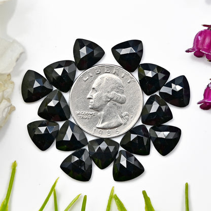 43,4 ct Schwarzer Onyx Rosenschliff-Cabochon 10 x 10 mm Dreiecksform Edelsteinpaket der Güteklasse AA – insgesamt 15 P