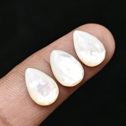 43,8 ct Perlmutt-Cabochons im Rosenschliff, 8 x 12 mm, kalibriert, Tropfenform, Edelsteinklasse AA, Paket – insgesamt 15 Stück