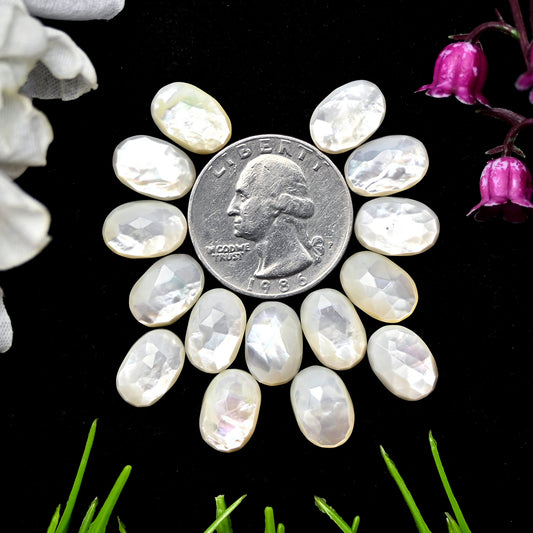 52,45 ct Perlmutt-Cabochons im Rosenschliff, 8 x 12 mm, kalibrierte ovale Form, Edelsteinpaket der Güteklasse AA, insgesamt 15 Stück