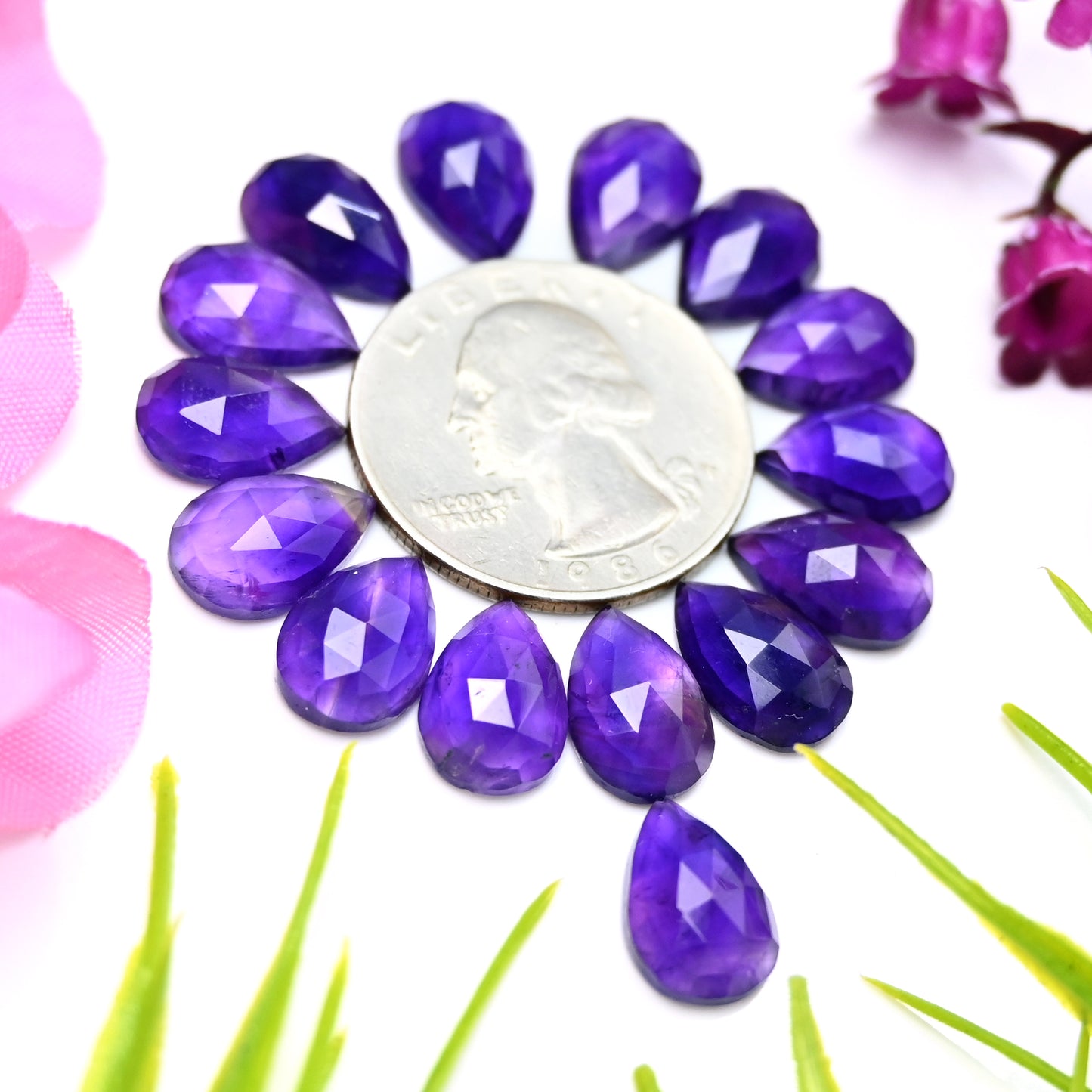 42,6 ct natürlicher Amethyst 8 x 12 mm kalibrierter Cabochon im Rosenschliff, Birnenform, Edelsteinpaket der Güteklasse AA, insgesamt 15 Stück