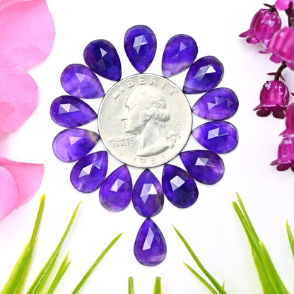 42,6 ct natürlicher Amethyst 8 x 12 mm kalibrierter Cabochon im Rosenschliff, Birnenform, Edelsteinpaket der Güteklasse AA, insgesamt 15 Stück