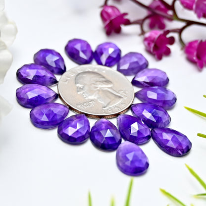 51 Karat natürlicher Amethyst, 9 x 13 mm, kalibrierter Cabochon im Rosenschliff, Birnenform, Edelstein der Güteklasse AA, Paket – insgesamt 15 Stück