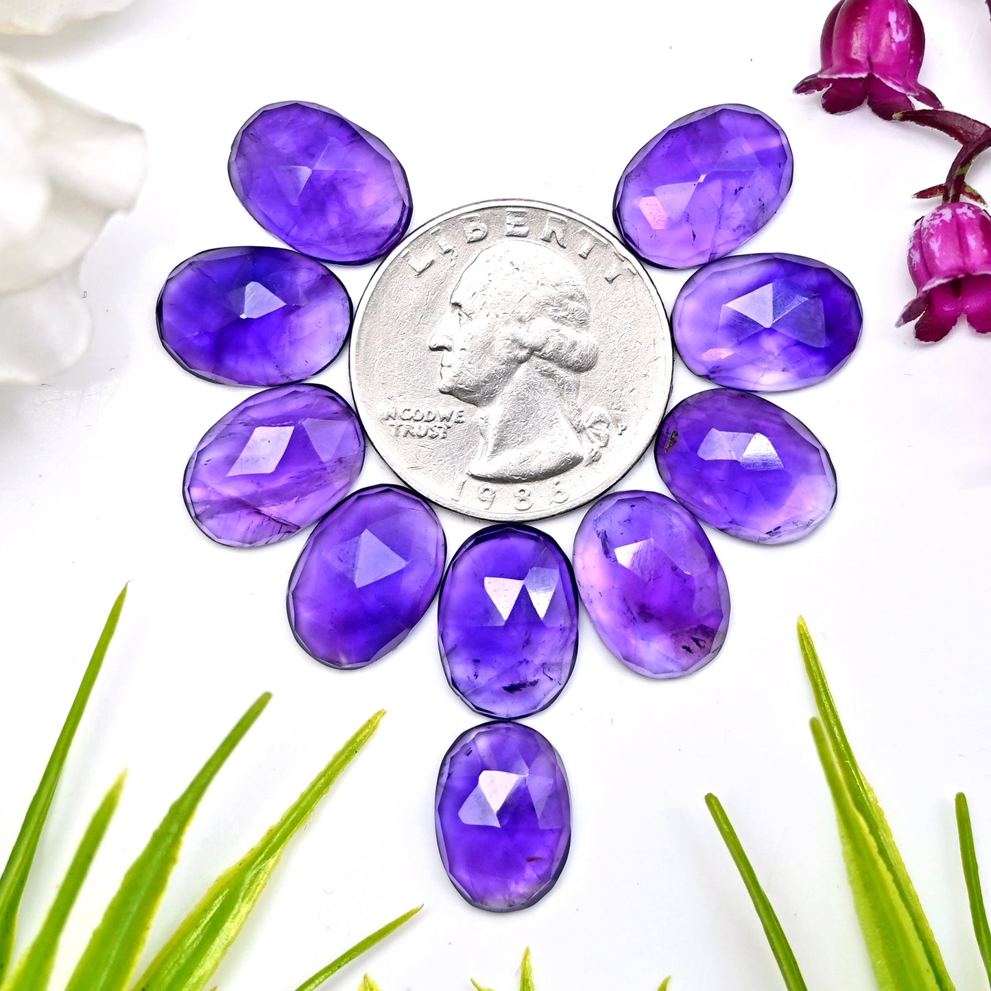 46,35 ct natürlicher Amethyst 10 x 14 mm kalibrierter Cabochon im Rosenschliff, ovale Form, Edelsteinpaket der Güteklasse AA, insgesamt 10 Stück