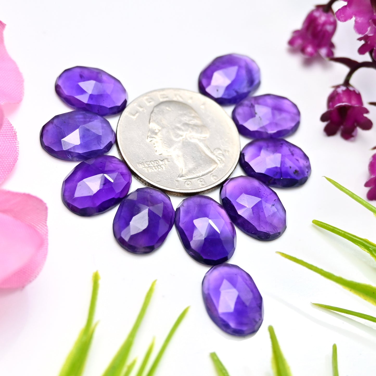 47,1 ct natürlicher Amethyst, 10 x 14 mm, kalibrierter Cabochon im Rosenschliff, ovale Form, Edelsteinpaket der Güteklasse AA, insgesamt 10 Stück