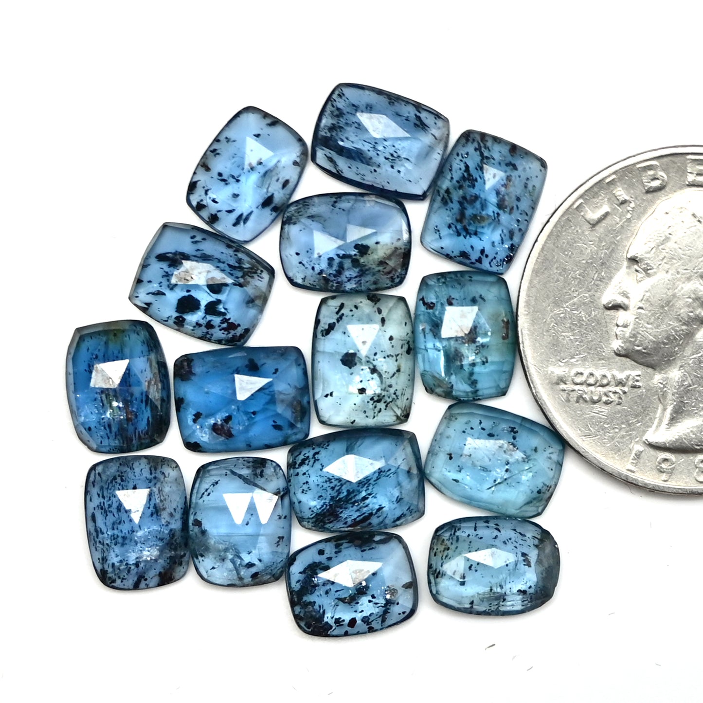 31,90 ct. Blaugrüner Moos-Kyanit, Rosenschliff, rechteckige Form, 7 x 9 mm, Edelsteinpaket der Güteklasse AA, insgesamt 15 Stück