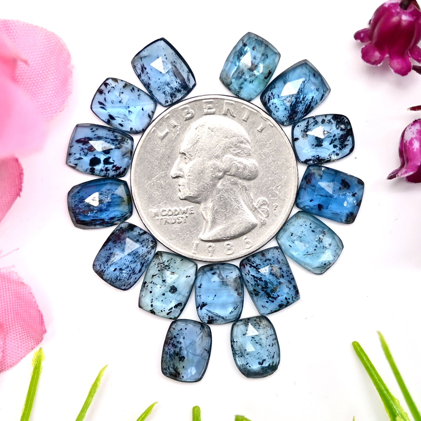 31,90 ct. Blaugrüner Moos-Kyanit, Rosenschliff, rechteckige Form, 7 x 9 mm, Edelsteinpaket der Güteklasse AA, insgesamt 15 Stück