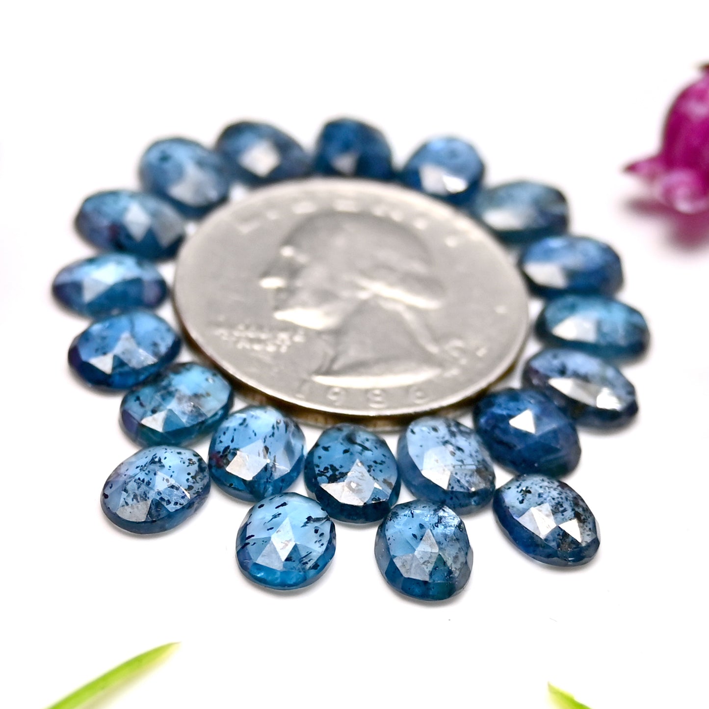 26,90 ct. Blaugrüner Moos-Kyanit, Rosenschliff, ovale Form, 6 x 8 mm, Edelstein der Güteklasse AA, Paket – insgesamt 20 Stück