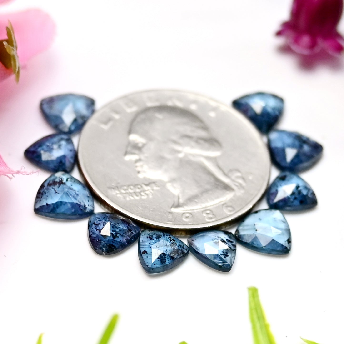 10,70 ct. Blaugrüner Moos-Kyanit im Rosenschliff, Trillian-Form, 6 mm – 7 mm, Edelsteinpaket der Güteklasse AA, insgesamt 10 Stück