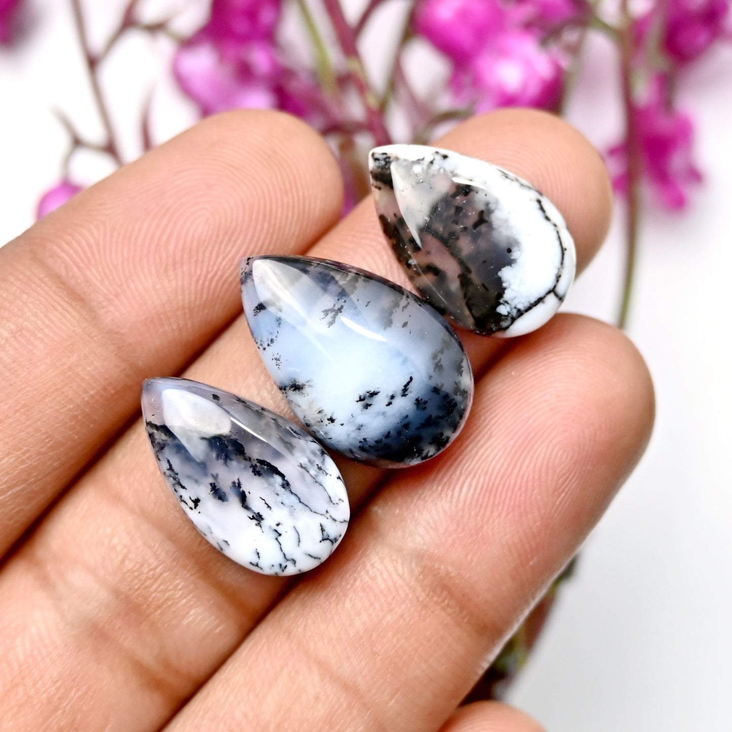 67,10 ct Dendritischer Achat 11 x 18 mm – 13 x 20 mm glatter Cabochon in Birnenform, Edelsteinpaket der Güteklasse AA, insgesamt 10 Stück 