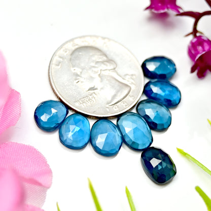 21 Karat London-Blautopas, Rosenschliff-Cabochon, 7 x 10 mm – 7 x 9 mm, Edelsteinpaket der Güteklasse AA, insgesamt 8 Stück