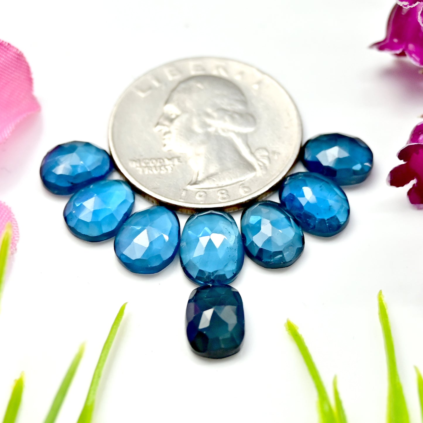 21 Karat London-Blautopas, Rosenschliff-Cabochon, 7 x 10 mm – 7 x 9 mm, Edelsteinpaket der Güteklasse AA, insgesamt 8 Stück