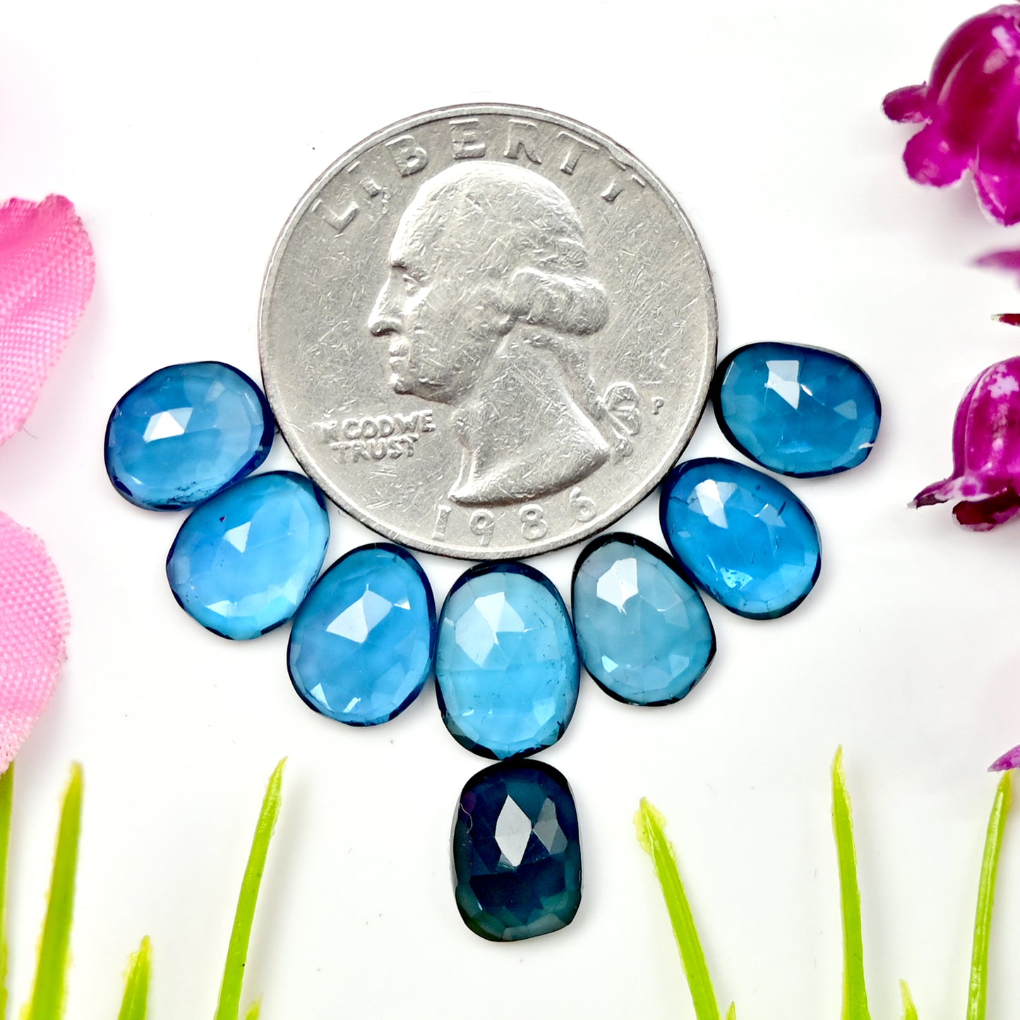 21 Karat London-Blautopas, Rosenschliff-Cabochon, 7 x 10 mm – 7 x 9 mm, Edelsteinpaket der Güteklasse AA, insgesamt 8 Stück