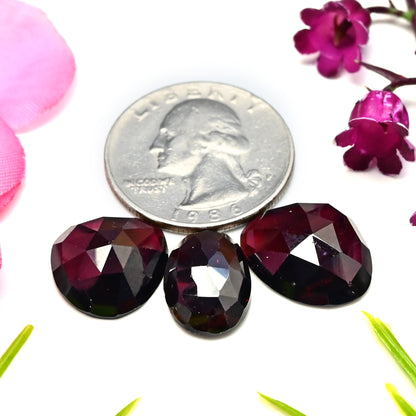 30,2 ct. Granat im Rosenschliff, 10 x 15 mm – 14 x 17 mm Cabochon zur Schmuckherstellung, freie Form, Edelsteinpaket der Güteklasse AA, insgesamt 3 Stück