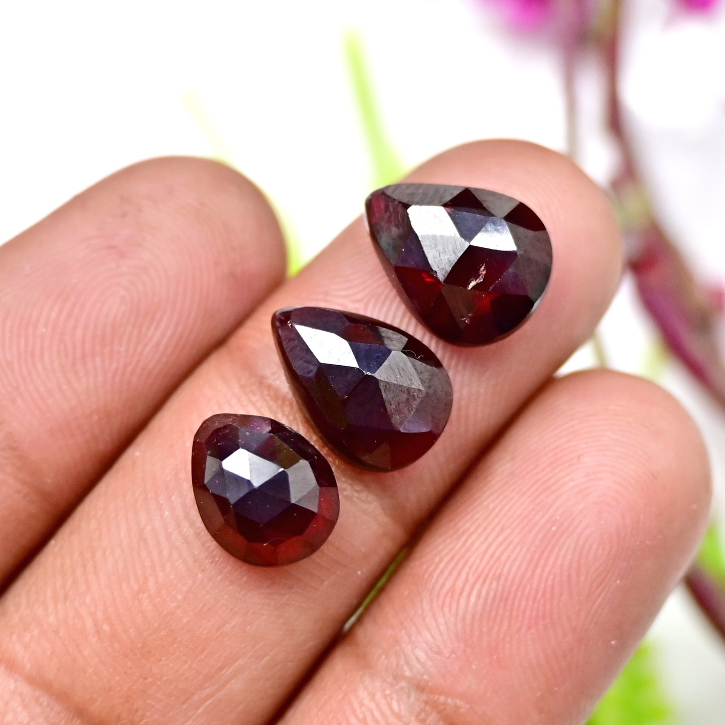 42,2 ct Almandin-Granat, Rosenschliff-Cabochon, 8 x 12 mm, Edelsteinpaket der Güteklasse AA – insgesamt 10 Stück