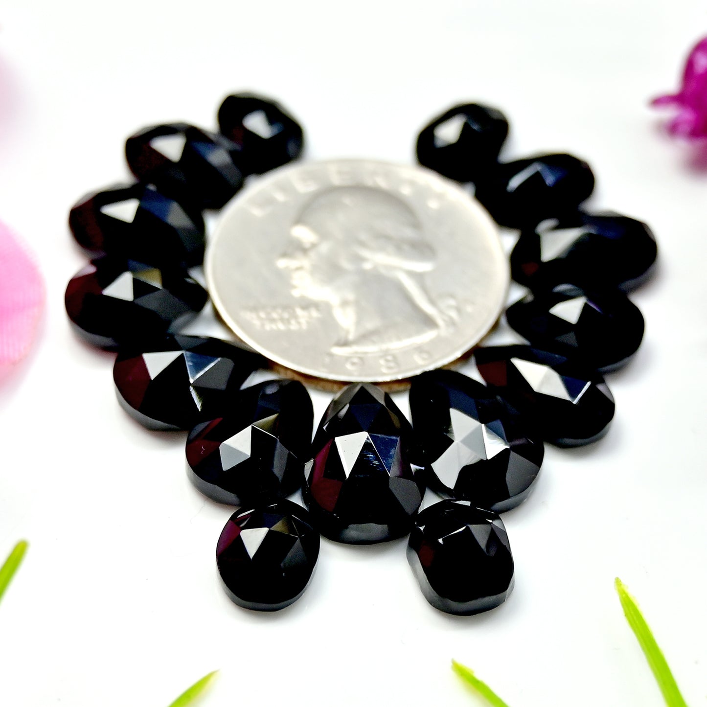 41,90 ct Schwarzer Onyx-Rosenschliff-Cabochon 7 x 10 mm – 9 x 14 mm, Edelsteinpaket der Güteklasse AA, insgesamt 15 Stück