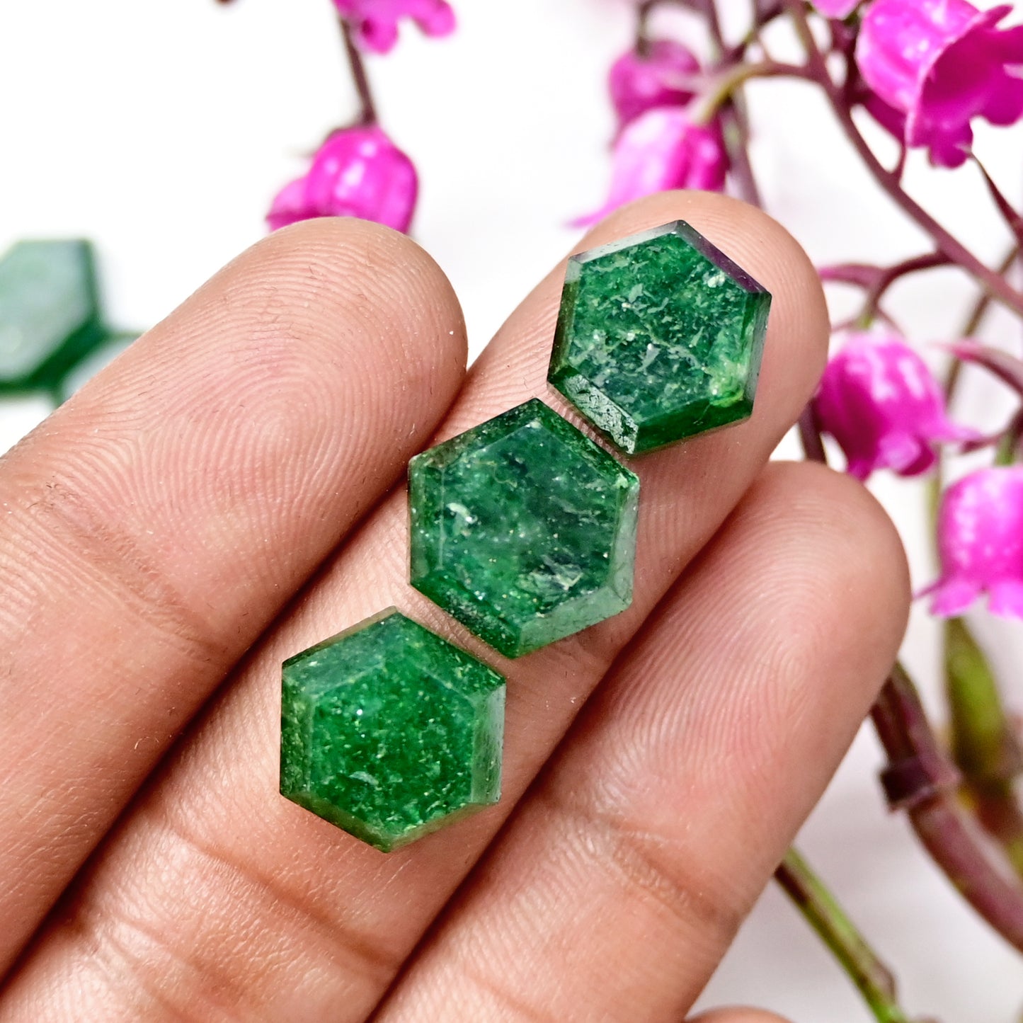 56,5 ct grüner Aventurin, Stufenschliff-Cabochon, 12 x 12 mm – 9 x 15 mm, Edelsteinpaket der Güteklasse AA, insgesamt 10 Stück