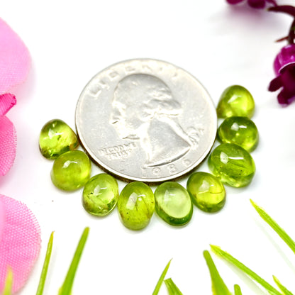 15,5 Karat Peridot, glatter Cabochon, 6 x 8 mm, gemischte Form, Edelsteinklasse AA, Paket – insgesamt 9 Stück