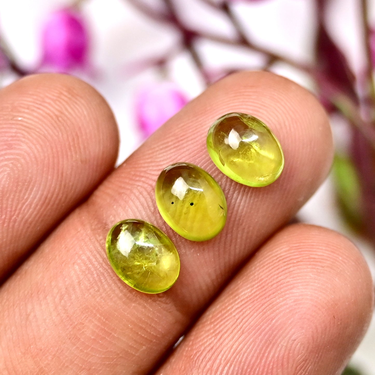 14,6 ct Peridot, glatter Cabochon, 6 x 8 mm, ovale Form, Edelstein der Güteklasse AA, Paket – insgesamt 10 Stück