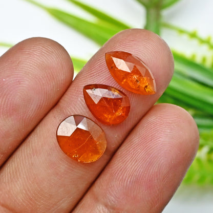 30,85 ct. Orangefarbener Kyanit im Rosenschliff, 6 x 12 mm – 9 x 9 mm, gemischte Formen, Edelsteinklasse AA, Paket – insgesamt 18 Stück.