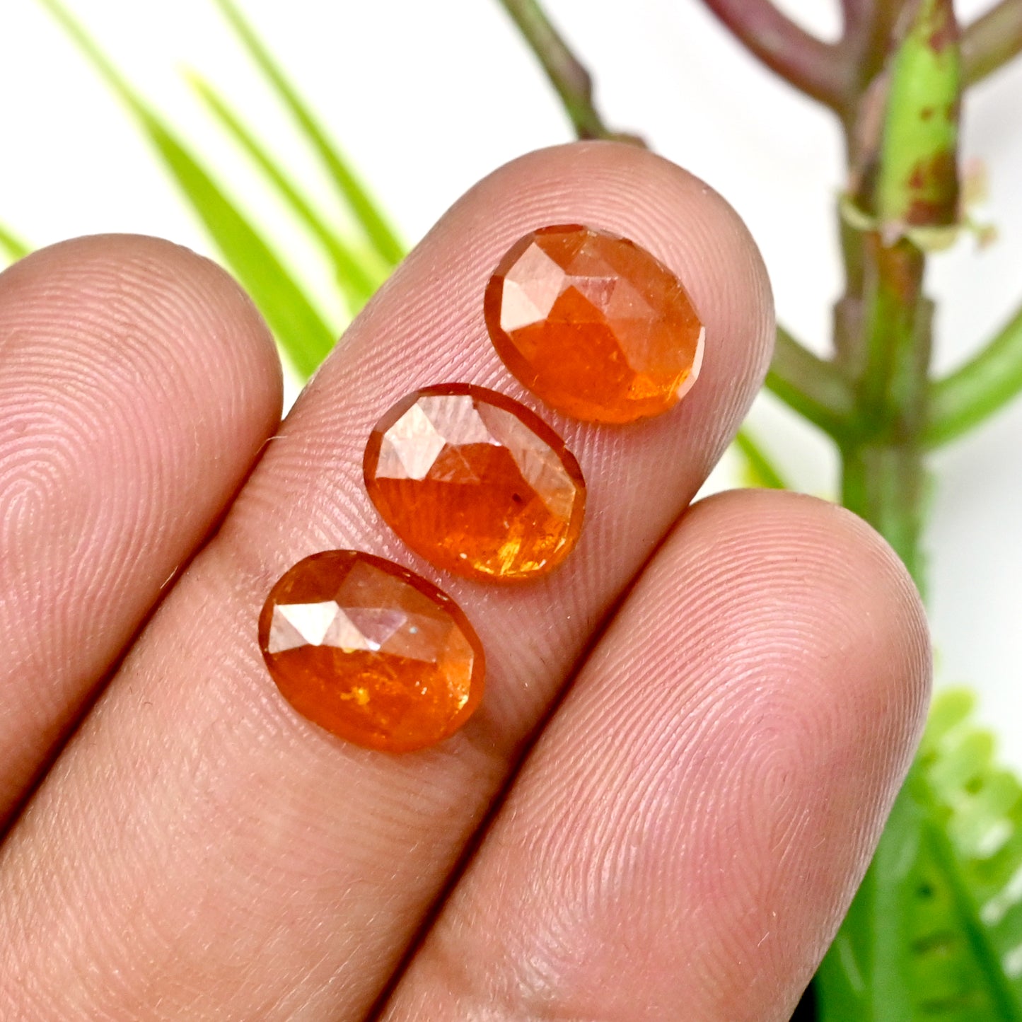 25,5 ct. Orangefarbener Kyanit im Rosenschliff, 7 x 9 mm, ovale Form, Edelstein der Güteklasse AA, Paket – insgesamt 15 Stück