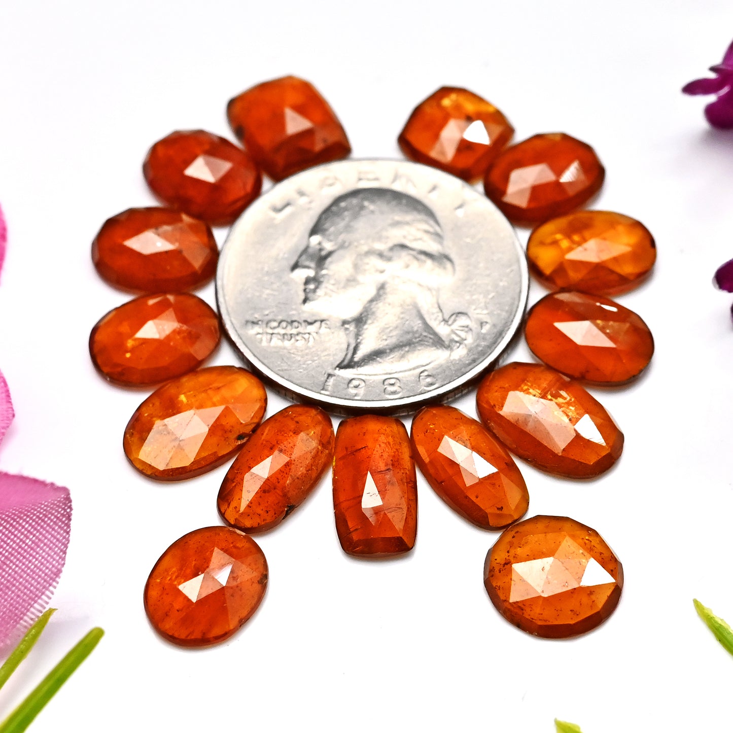 37,40 ct. Orangefarbener Kyanit im Rosenschliff, 8 x 12 mm, 6 x 12, gemischte ovale Form, Edelsteinpaket der Güteklasse AA – insgesamt 15 Stück.