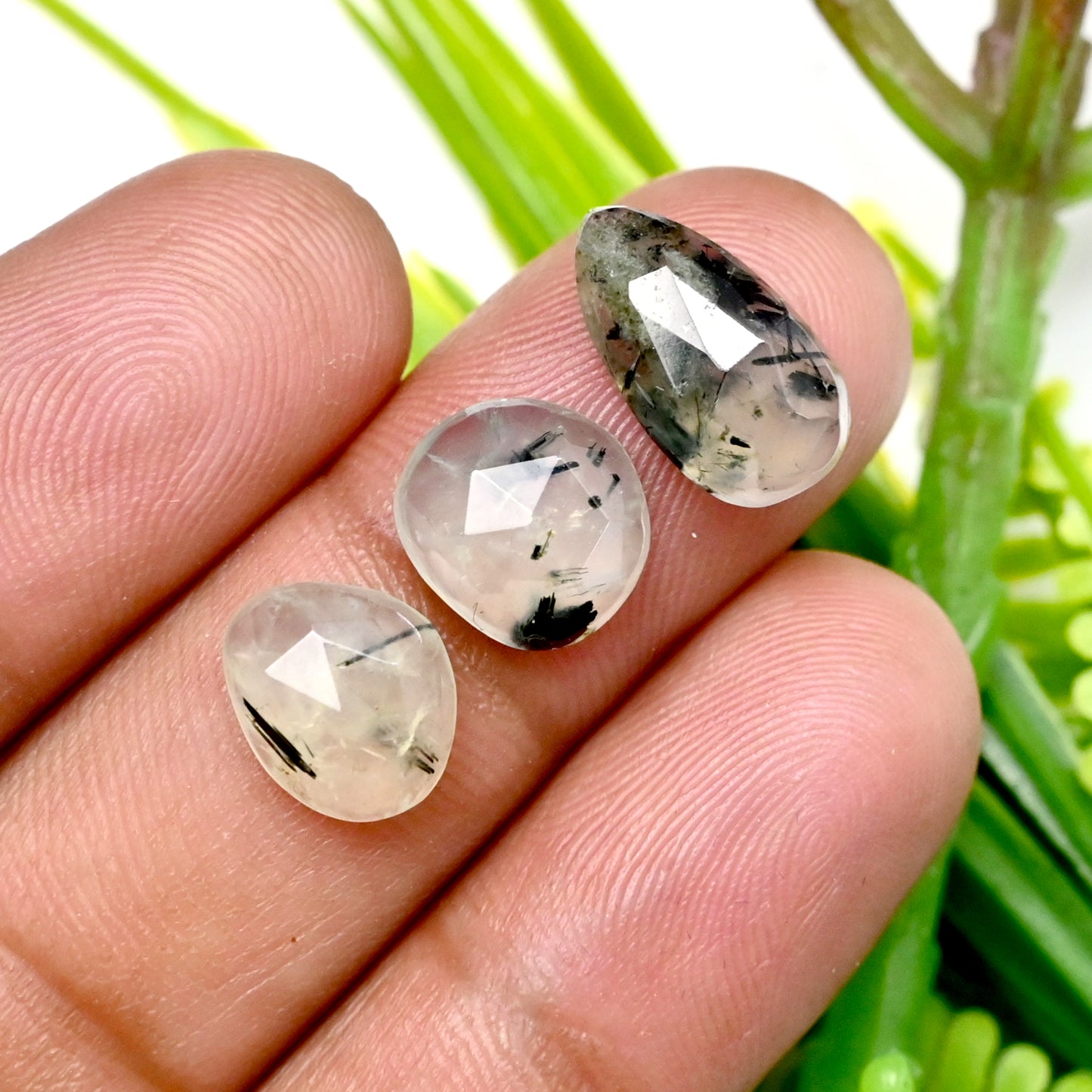 46,15 ct natürlicher Prehnit, facettierter Cabochon im Rosenschliff, 8 x 14 mm – 7 x 11 mm, Freiform, Edelsteinpaket der Güteklasse AA, insgesamt 15 Stück