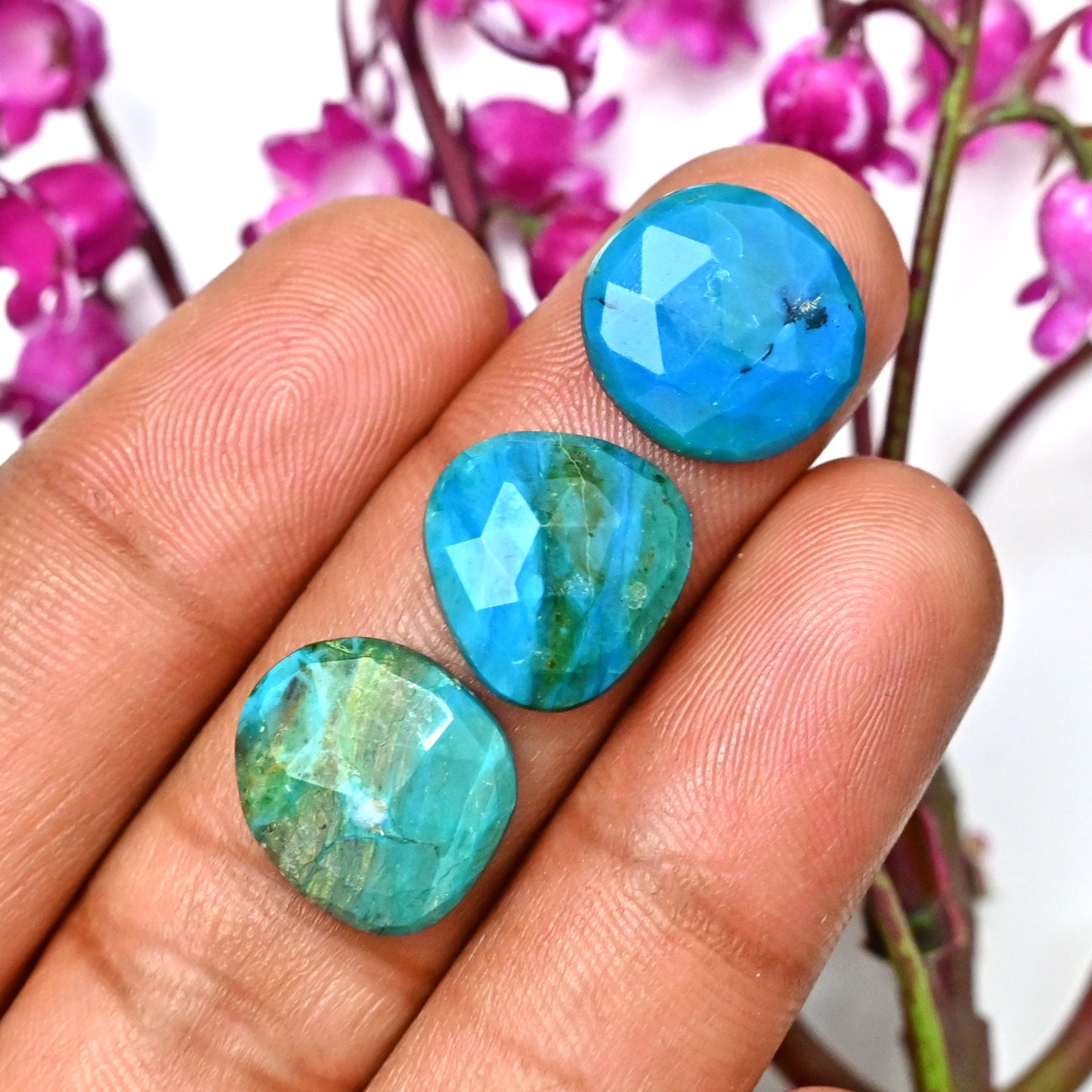 24,4 ct peruanischer blauer Opal, glatter Cabochon, 12 x 15 mm – 13 x 13 mm, freie Form, Edelsteinpaket der Güteklasse AA, insgesamt 6 Stück