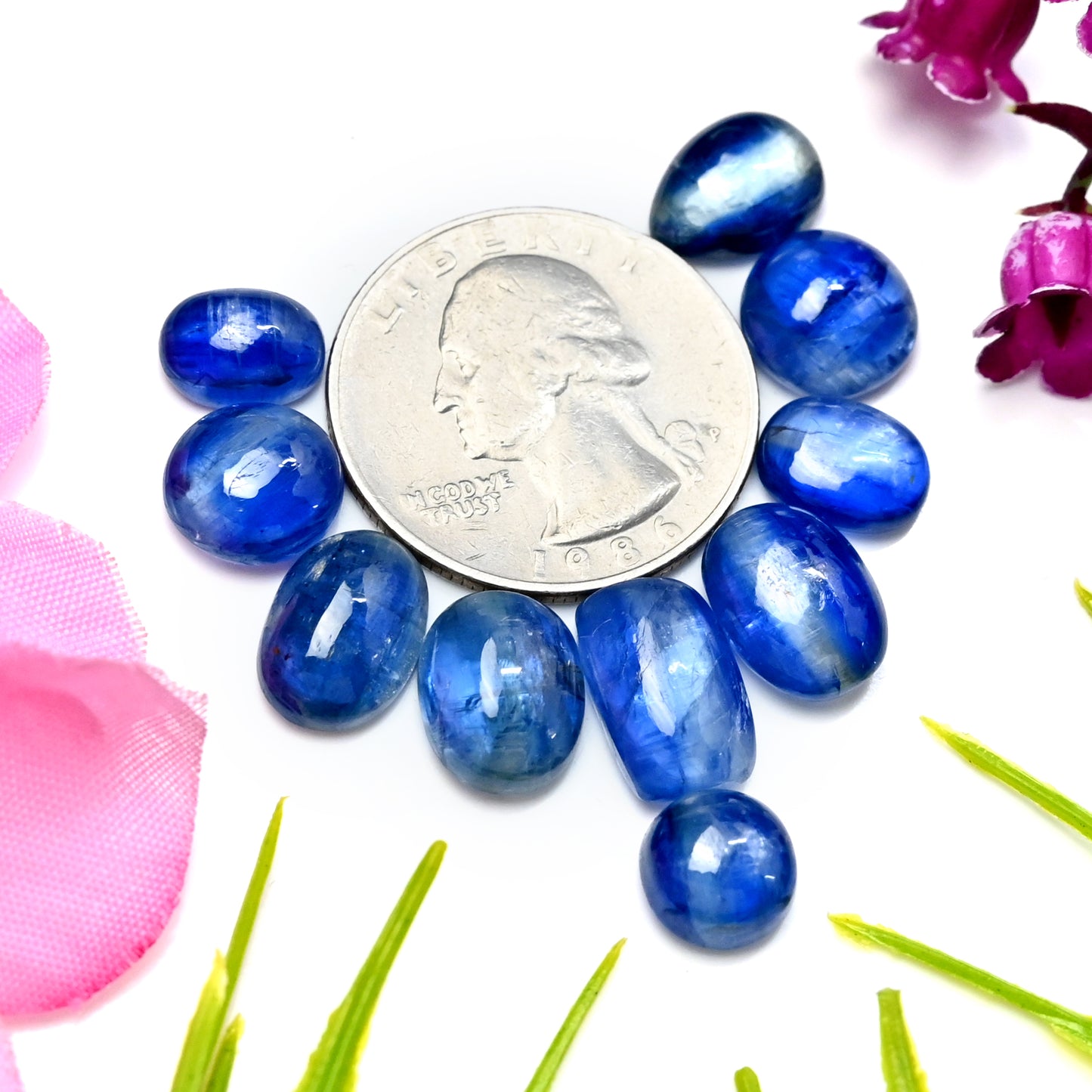 42,3 ct. Blauer Kyanit-Cabochon, 7 x 9 mm – 8 x 12 mm, ovale Form, Edelstein der Güteklasse AA, Paket – insgesamt 10 Stück