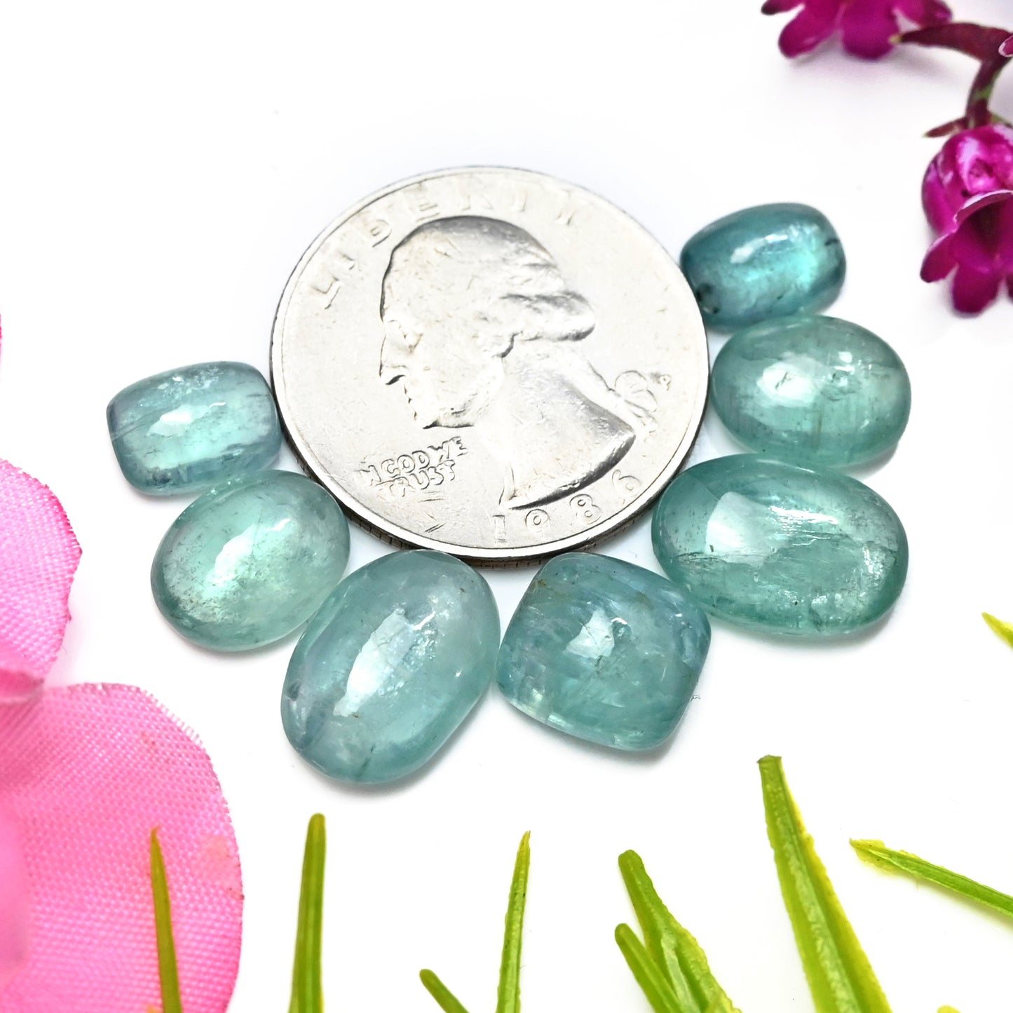 32,80 ct. Paraiba Aqua Kyanit 7 x 9 mm – 10 x 14 mm glatte Cabochons, Edelsteinpaket der Güteklasse AA – insgesamt 7 Stück